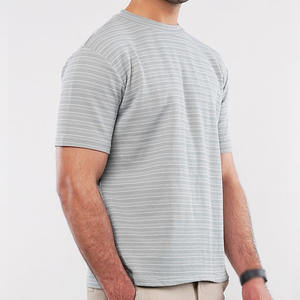 T-shirt pour homme à rayures minimalistes, texture rayée, 100% coton mélangé, streetwear, coupe ample, col rond, manches courtes, fabricant OEM ODM - Product Image 2