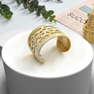 Bracelet moderne en corne de bœuf naturelle et en corne de buffle véritable de Perfect Enterprises, cadeau pour elle, fabriqué en Inde - Product Image 3