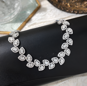 Pulsera de tenis con halo de diamantes redondos cultivados en laboratorio de oro blanco de 18 quilates con certificación IGI, marca Aniva - Product Image 3