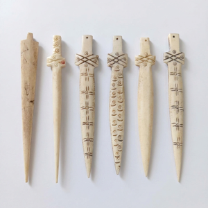 Palillos para el Cabello de Hueso Natural Tallados a Mano, Accesorios para el Cabello de Estilo Vintage, Ecológicos y Sostenibles para Mujeres y Niñas - Product Image 1