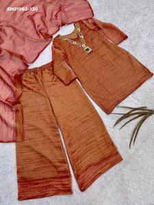 Ensemble haut-pantalon-dupatta en soie Salsa Crush de créateur, avec broderie, perles faites à la main et travail Latkan. Fournisseur et exportateur mondial. - Product Image 6