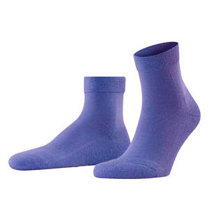 Chaussettes en tissu doux et résistantes, conçues pour une utilisation répétée, qui conservent leur forme et offrent un soutien confortable aux pieds. - Product Image 1