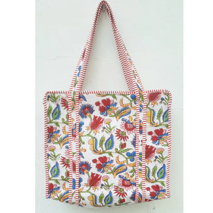 Sac fourre-tout bohème multicolore en coton matelassé, sac de plage et de voyage, sac de shopping en coton imprimé à la main en gros, motif floral 14x16 pouces - Product Image 1