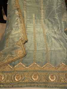 Trajes sin costuras de diseñador moderno Ropa india y paquistaní bordada a mano hecha de material de organza - Product Image 2