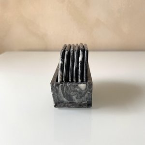 Ensemble de six sous-verres en marbre gris, blanc et noir faits à la main avec support, décoration de table de luxe - Product Image 3