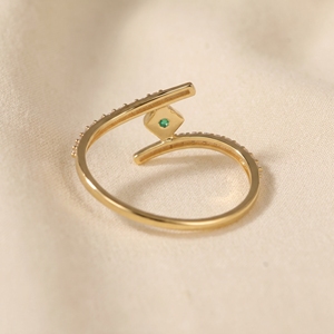 Bague en or massif 10 carats avec diamant cultivé en laboratoire et émeraude colombienne, bague croisée pour femme, bijoux de fiançailles certifiés IGI - Product Image 2