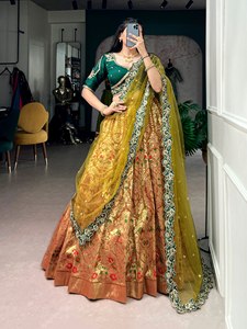 Lehenga Choli pour femmes en coton et rayonne, très demandé, avec dupatta, idéal pour les mariages, disponible à prix abordable. - Product Image 1