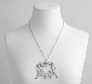 Colgante de Latón Plateado de Moda con Diseño de Nido de Pájaro Tallado en Rompecabezas, Acabado Mate, Cadena de Eslabones, Cierre de Langosta, Regalo para Mujer - Product Image 3