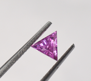 Saphir rose de laboratoire Corindon 12 mm facetté en forme de trion, qualité AAA, pierres précieuses en vrac pour la fabrication de bijoux de luxe, pierres de naissance de septembre - Product Image 5