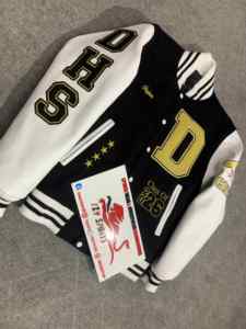 Chaqueta Varsity de Lana Premium con Mangas de Cuero Sintético, Chaquetas Bordadas de Equipos Universitarios de Béisbol - Product Image 1