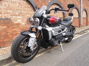 Cruiser musclé à trois cylindres refroidi par liquide 2458cc 2024/2025 avec moteur haute performance de 182 CV - Product Image 3