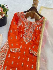 Nouvelle collection de créateurs en soie avec broderies lourdes et sequins, ensemble haut-bas et dupatta entièrement cousu, prêt à porter - Product Image 5