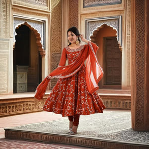 Ensemble Kurta Anarkali de soirée pour femmes, de créateur - Product Image 3