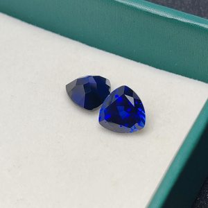 Saphir bleu royal de laboratoire taille trillion, pierre de naissance de septembre, pierre précieuse synthétique en vrac - Product Image 3