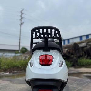 Porte-bagages arrière en acier noir mat durable pour scooter électrique M-Biker VinFast Motio - Product Image 3
