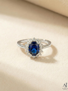 Bague de fiançailles AARVA JEWELS pour femme, plaquée rhodium or jaune, saphir bleu ovale, sertissage à griffes en forme de halo floral, style classique - Product Image 3