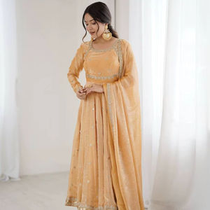 Elegante conjunto de vestido de fiesta de seda Fandy con dupatta y pantalón - Product Image 1