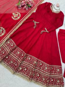 Ensemble Anarkali Lehenga en soie rouge foncé avec broderie Zari, tenue traditionnelle indienne et pakistanaise pour femmes, idéal pour les mariages et les fêtes - Product Image 5