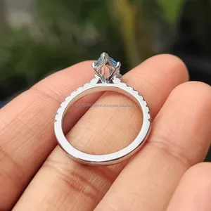 Anillo de Diamantes Azules con Corte Marquesa en Oro Blanco con Diamantes Pavé Laterales, Anillo de Compromiso de Lujo para Mujer, Anillo de Promesa - Product Image 2