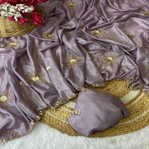 Vastra Cottage ส่าหรีผ้าไหมช็อคโกแลตพรีเมี่ยมพร้อมงานปักลายดอกไม้และขอบหยักด้วยมือ - Product Image 3