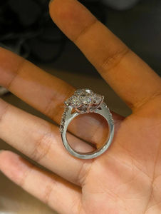 Impresionante Anillo de Diamantes Redondos en Oro Blanco para Mujer, Anillo de Compromiso Clásico con Diamantes de Corte Redondo, Joyería Fina de Lujo, Regalo para Ella - Product Image 3