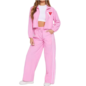 Ensemble court personnalisé pour femme, coupe-vent en nylon respirant, style streetwear avec logo personnalisé pour le printemps - Product Image 1