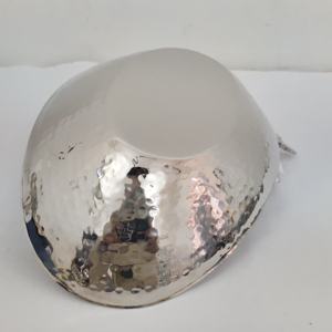 Plat à fruits ovale artisanal avec détails de branches florales, en acier inoxydable écologique, idéal comme centre de table pour mariage - Product Image 5