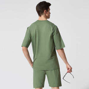 ชุดฤดูร้อนพรีเมียม กางเกงขาสั้นและเสื้อยืด ผ้าฝ้าย 100% ระบายอากาศได้ดี นุ่มสบาย เหมาะสำหรับออกกำลังกายและสวมใส่ทั่วไป รับผลิตตามแบบ OEM แบรนด์ส่วนตัว - Product Image 3