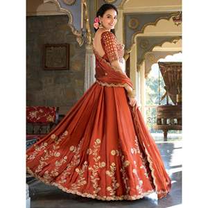 Lehenga Choli de Seda con Bordado de Hilo Naranja para Boda - Product Image 4