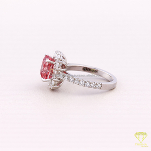Anillo de Compromiso Moderno con Moissanita de Diseño Único para Mujer, con Apariencia Chic y Elegancia Duradera, Disponible al Mejor Precio - Product Image 4