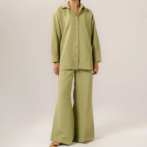 Ensemble coordonné moderne pour femmes, ensemble coordonné tendance pour femmes, parfait pour les journées décontractées avec un look élégant et un tissu doux - Product Image 1
