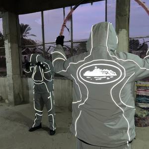 Conjuntos deportivos de dos piezas para hombre, personalizados, de nailon, con ribetes reflectantes, impermeables, tipo cortavientos. - Product Image 5