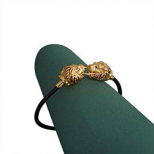 Pulsera de Oro Sólido de 22K para Bebé con Diseño Artesanal de Cabeza de León Doble en Cordón Negro Resistente para Niños y Bebés - Product Image 1