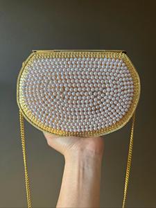 Bolso de mano de alta calidad con incrustaciones de nácar y metal, estilo diseñador, con diseño único para eventos formales y casuales. - Product Image 2