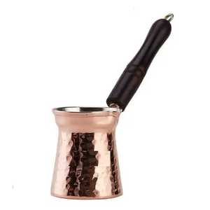 Cafetera Turca Cezve Ibrik de Cobre Dorado Martillado con Mango Ergonómico de Madera Oscura para Cafetería - Product Image 1