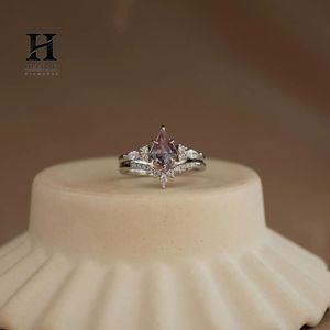 Anillo de Compromiso y Boda Personalizado con Diamante Morado Corte Pera Cultivado en Laboratorio, Oro Blanco de 14K con Acento Marquesa para Mujer - Product Image 4