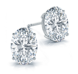 Boucles d'oreilles clous classiques en platine à quatre griffes avec diamants ovales de laboratoire - Product Image 1