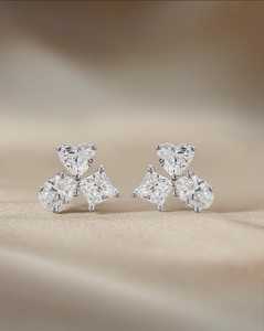Boucles d'oreilles clous en or massif 10K 14K 18K avec grappe de diamants, coupes ovales, cœur et princesse, diamants de laboratoire sertis à griffes, bijoux fins minimalistes pour mariée - Product Image 1