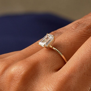 Bague de fiançailles en or jaune de luxe pour femme, diamant taille émeraude 2 carats, style classique, pierre naturelle - Product Image 4