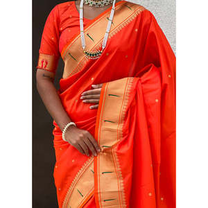 Sari en soie Paithani tissé avec des fils d'or orange, robe de soirée élégante - Product Image 2
