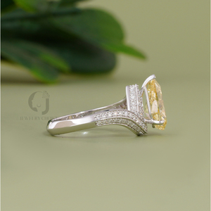 Bague de fiançailles en or blanc 14 carats sertie de diamants jaunes de laboratoire taille poire de 2,51 carats - Product Image 3