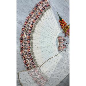 Lehenga Choli de créateur coupe trapèze pour Navratri, en organza à imprimé floral fait main, avec taille naturelle et broderie de miroirs véritables - Product Image 1