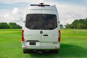 Mejor Oferta 2022 Sprinter 3500XD Patriot |   Autocaravana Premium |   Autocaravana de Lujo para Viajes |   Vehículo Listo para Exportación - Product Image 3