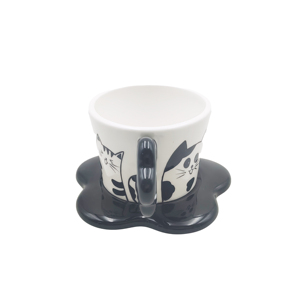 Vente en gros de tasses à café en céramique noires et blanches avec soucoupe à fleurs, ensemble de tasses à thé créatives de forme irrégulière - Product Image 3
