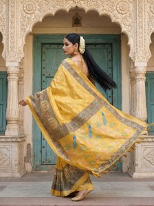 Sari de mariage traditionnel en soie Dola pour femme avec motif jacquard royal, impression numérique et éléments héritages - Product Image 4