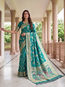 <b>Purple</b> Banarasi Silk Saree Zari Floral Weaving Traditional Indian Wedding <b>Party</b> <b>Dress</b> for Women - Product Image 5