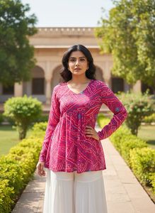 Présentation de hauts courts élégants et décontractés pour femmes en tissu Georgette Bandhej, vêtements occidentaux élégants pour la collection de mode moderne. - Product Image 3