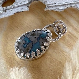 จี้เพชรพลอยสีน้ำเงินเลแลนด์วินเทจสุดหรูจาก NIKHIL GEMS เงินแท้ 925 งานแฮนด์เมด ได้รับการรับรองจากผู้ตรวจสอบอิสระ - Product Image 2