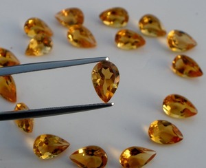 พลอยซิทรินธรรมชาติทรงลูกแพร์เจียระไน ขนาด 9 x 6 มม. รับรองโดยบุคคลที่สาม สีเขียว สำหรับทำเครื่องประดับ ให้เอฟเฟกต์รูปดาว - Product Image 3