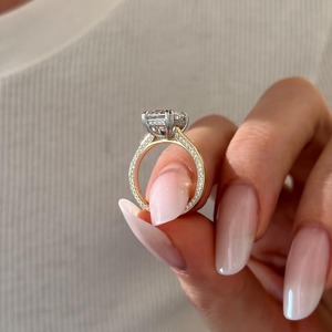 Anillo de Compromiso con Diseño Único, Corte Esmeralda, Diamante Cultivado en Laboratorio de 3 Quilates, Halo Oculto, Certificado IGI, Claridad VVS, Oro Sólido de 14k/18k - Product Image 5